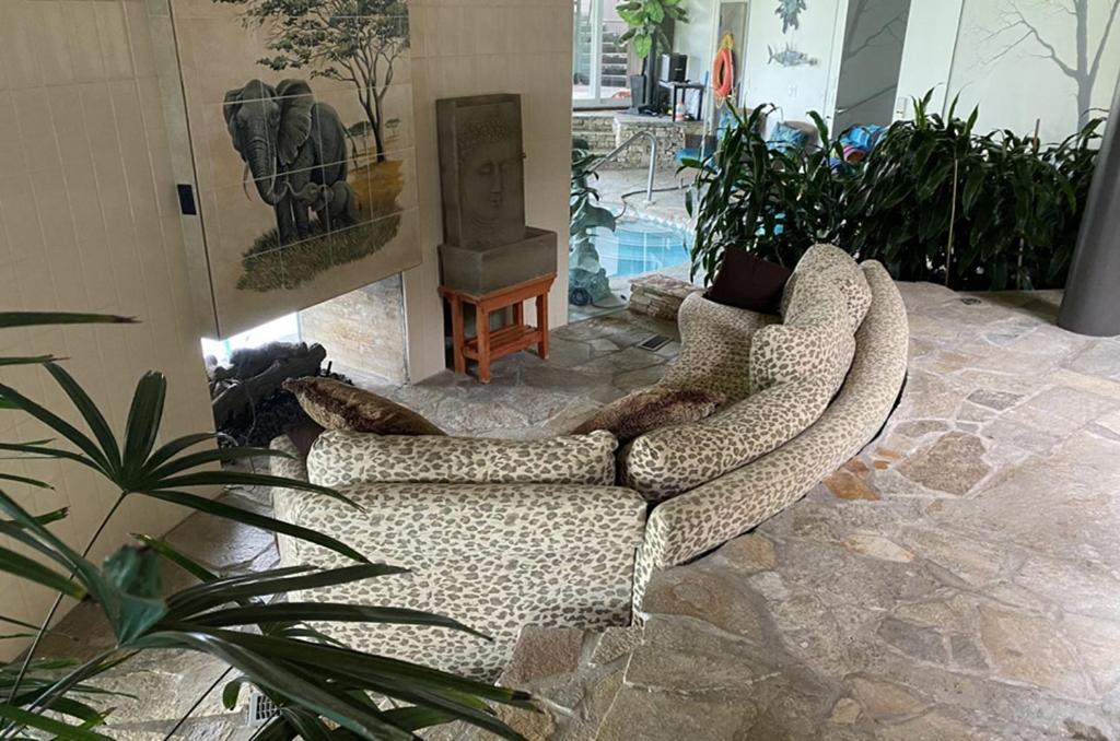 Roundhouse Grotto Bed and Breakfast YYC Eksteriør billede
