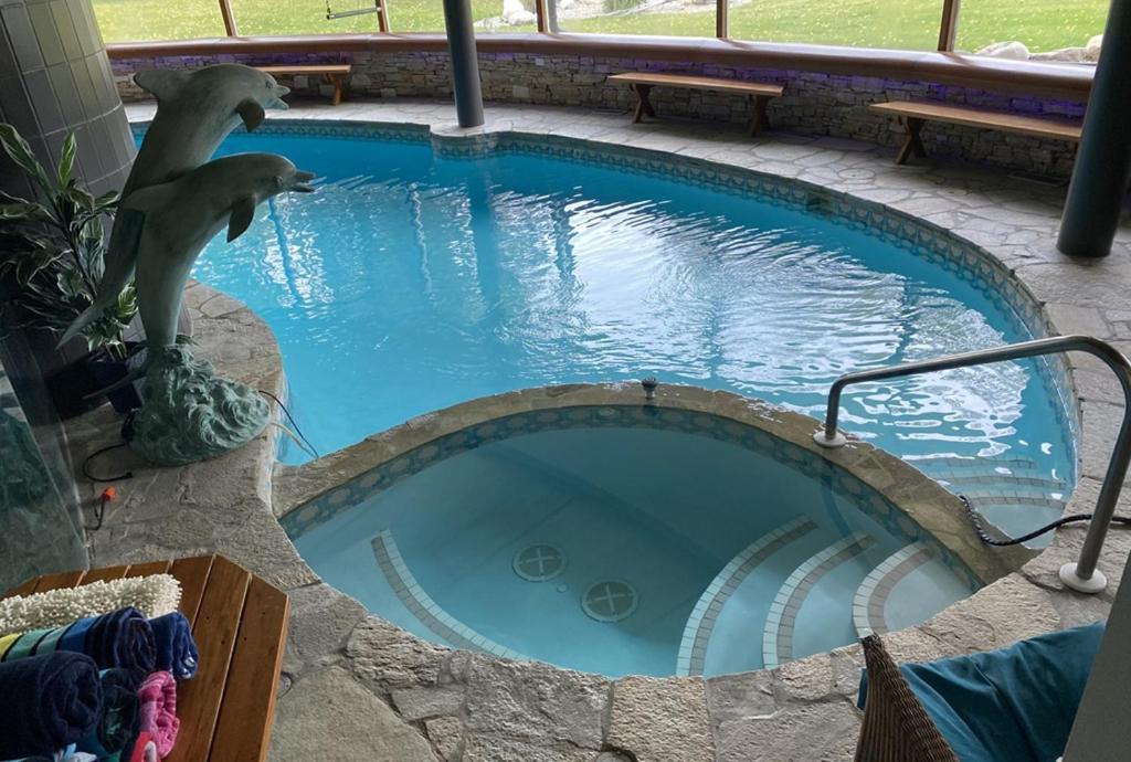 Roundhouse Grotto Bed and Breakfast YYC Eksteriør billede